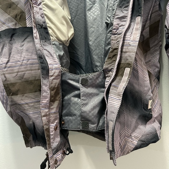 Vans Women’s Femme Coat for Snowboarding/Skiing/Staying warm - Picture 11 of 13